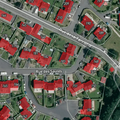 Carte cadastrale interactive avec parcelles, bâtiments et piscines